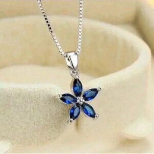 Elegant Silver and Blue Flower Pendant Necklace